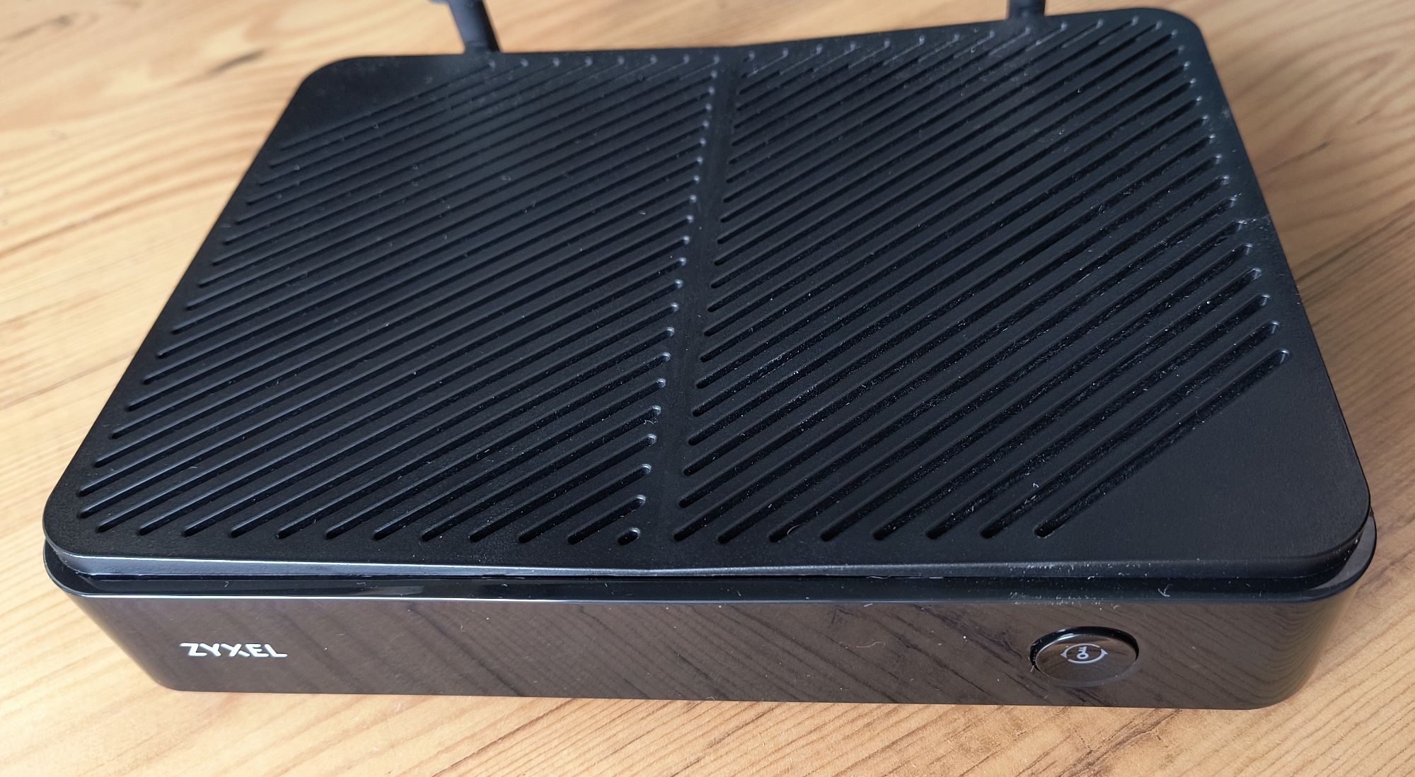https://eko.one.pl/files/images/zyxel-lte3301-plus/lte3301-plus-front.jpg